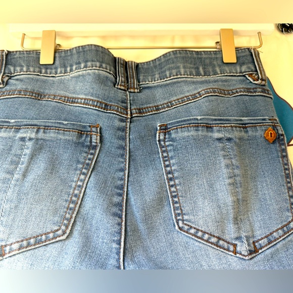 Democracy, “Ab”solution boot cut jeans, distressed light wash, petite 4 - Picture 3 of 8